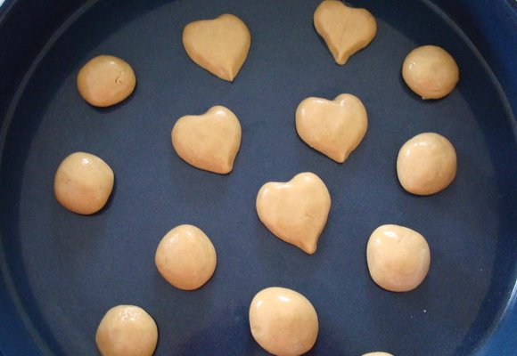 heart-shaped honey cookies