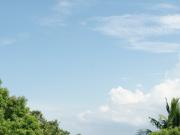 Blauer Himmel - Himmelsblau mit weissen Wolken