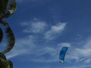 Blauer Himmel - Blaues Kite in Boracay